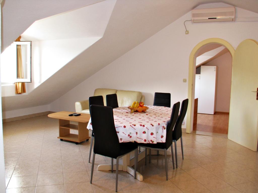 Apartment Martinic Pucisca Camera foto
