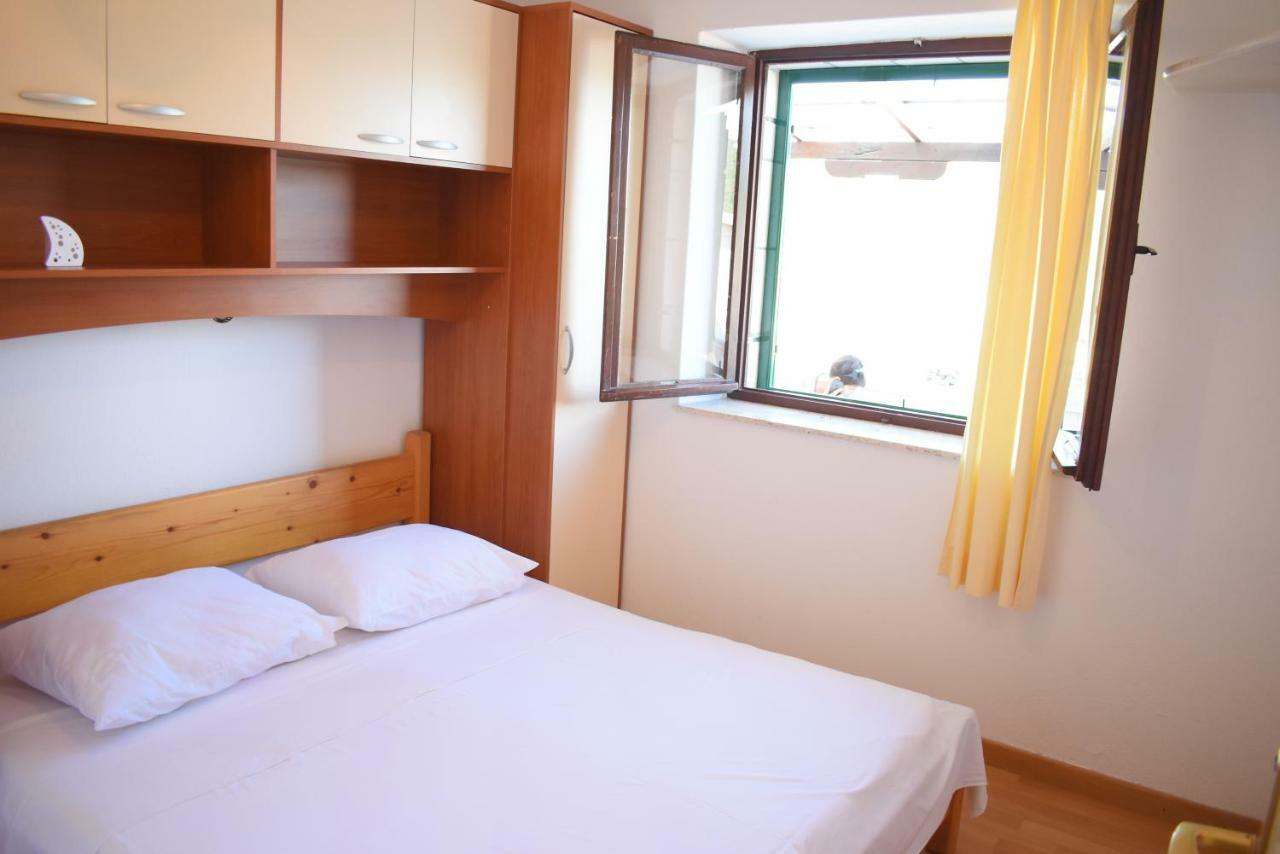 Apartment Martinic Pucisca Esterno foto