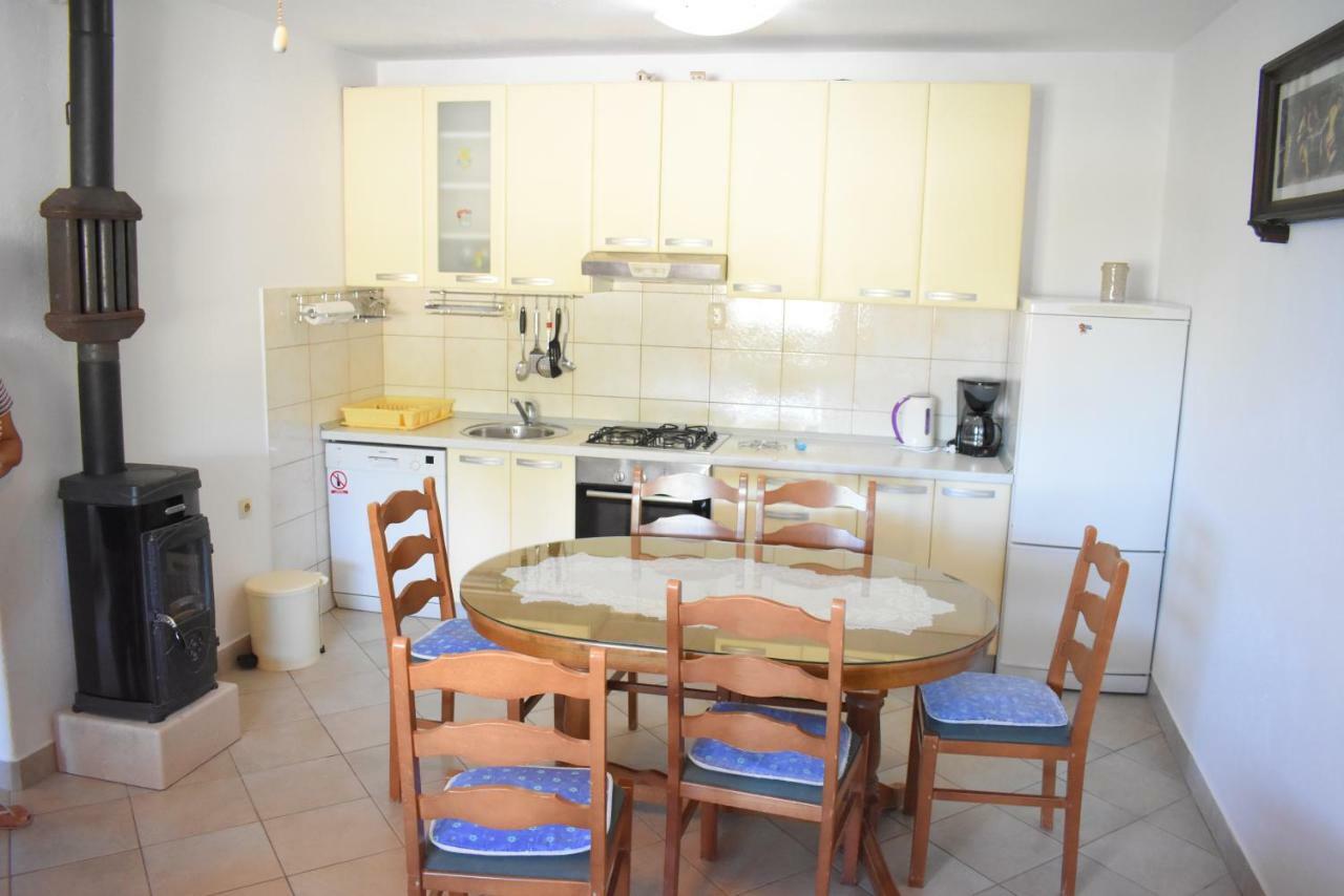 Apartment Martinic Pucisca Esterno foto