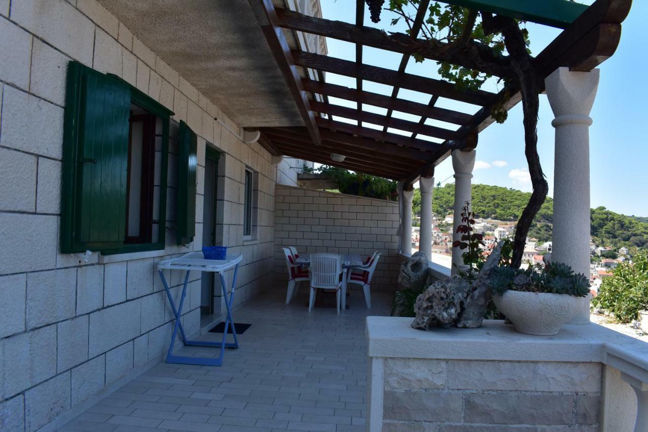 Apartment Martinic Pucisca Esterno foto
